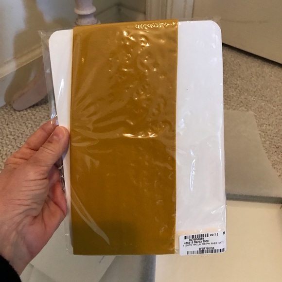 Gucci women $290  tights gold nwt, box size M - Picture 3 of 9